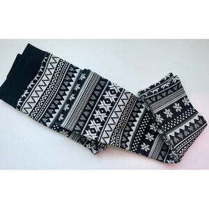 Smart Trend • NWT Black White Christmas Leggings